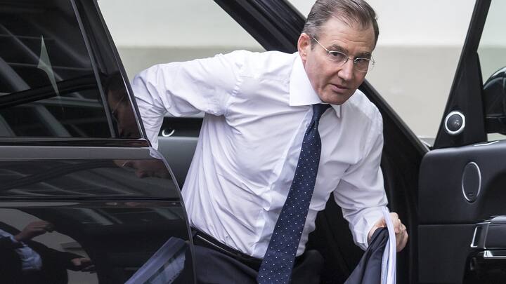 Ivan Glasenberg, CEO Glencore, ist auf dem Weg zur Glencore-Jahresversammlung am Mittwoch, 2. Mai 2018, in Zug. (KEYSTONE/Alexandra Wey)
