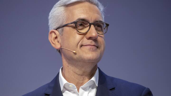 Ulrich Spiesshofer, CEO of Swiss power and automation company, ABB Group, during a press conference to deliver the company's 2018 annual results in Zurich, Switzerland, 28 February 2019. (KEYSTONE/Walter Bieri)