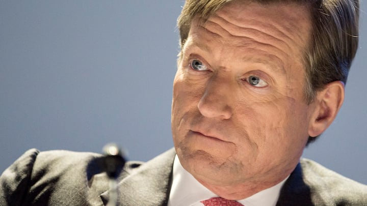 Brady W. Dougan, CEO Credit Suisse, spricht an der ordentlichen Generalversammlung der Credit Suisse im Hallenstadion in Zuerich am Freitag, 24. April 2015. Der scheidende Credit-Suisse-Chef Brady Dougan zeigte sich an der GV selbstkritisch. Er habe sicher auch gewisse Fehler gemacht, erklaerte Dougan am Freitag bei seinem letzten Auftritt vor den Aktionaeren. (KEYSTONE/Ennio Leanza)