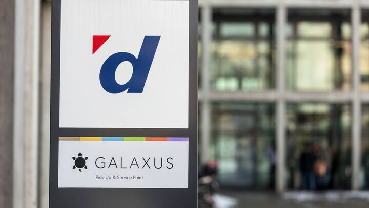 The company logos of Digitec and Galaxus, pictured on February 25, 2013, in front of a shop of Digitec AG in Zurich, Switzerland. Swiss company Digitec AG sells IT, entertainment electronics and telecommunications products, and manages both an online shop and traditional shops with showrooms. (KEYSTONE/Gaetan Bally)....Das Firmenlogo von Digitec und Galaxus, aufgenommen am 25. Februar 2013 vor einer Filiale der Digitec AG in Zuerich. 
