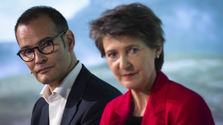 Christoph Brand, CEO Axpo, und Bundesraetin Simonetta Sommaruga