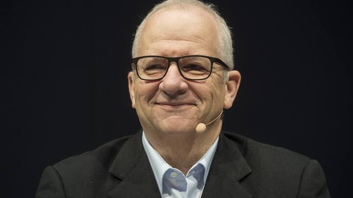 Etienne Jornod, Verwaltungsratspraesident der NZZ, spricht an der Medienkonferenz zum Joint Venture Zusammenschluss der AZ Medien und der NZZ-Mediengruppe, aufgenommen am Donnerstag, 7. Dezember 2017 in Zuerich. (KEYSTONE/Ennio Leanza)