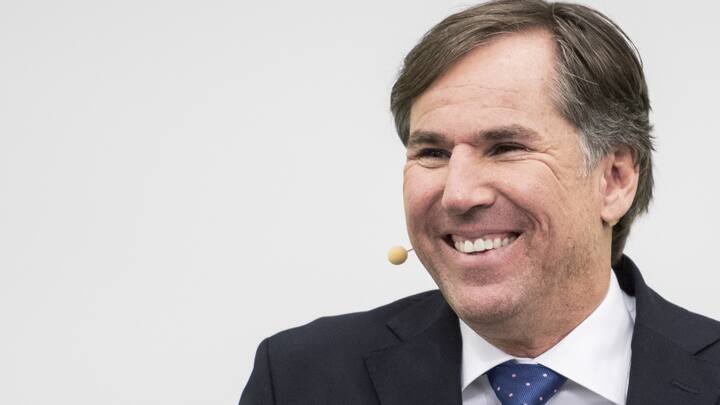 CEO Jan Jenisch spricht anlaesslich der Bilanzmedienkonferenz von Sika, am Freitag, 24. Februar 2017, in Zuerich. Der Baustoffhersteller hat nach dem Umsatz auch den Gewinn auf den hoechsten Stand der Unternehmensgeschichte geschraubt. Unter dem Strich blieben im vergangenen Geschaeftsjahr 566,6 Millionen Franken. (KEYSTONE/Ennio Leanza)