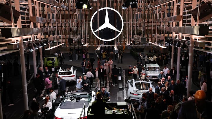 epa12360819 Visitors gather at the Mercedes pavilion during the world premiere of the GLC in Munich, Germany, 07 September 2025. The International Motor Show Germany IAA Mobility 2025 takes place in Munich from 09 to 14 September 2025, featuring numerous world premieres, and a special focus on electric mobility and digitization. EPA/ANNA SZILAGYI