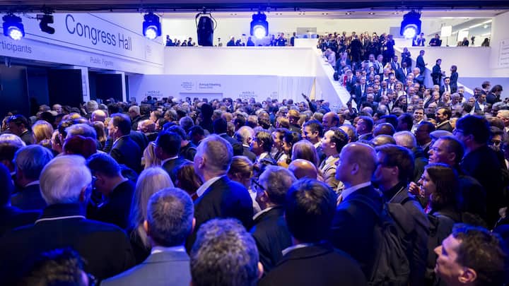 KEYPIX - People queue ahead of a plenary session featuring U.S. President Donald Trump during the 56th annual meeting of the World Economic Forum, WEF, in Davos, Switzerland, Wednesday, January 21, 2026. The meeting under the topic "A Spirit of Dialogue" brings together entrepreneurs, scientists, corporate and political leaders in Davos and takes place from January 19 to 23 in Davos. (KEYSTONE/Laurent Gillieron)