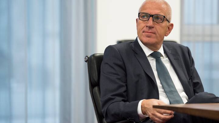 Pierin Vincenz, Vorsitzender der Geschaeftsleitung, aufgenommen an der Bilanzmedienkonferenz der Raiffeisen Gruppe, am Freitag, 27. Februar 2015, am Hauptsitz in St. Gallen. (KEYSTONE/Gian Ehrenzeller)