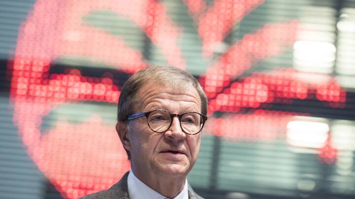 CEO Joerg Wolle spricht an der Bilanzmedienkonferenz des Handels- und Dienstleistungsunternehmens DKSH, am Montag, 6. Februar 2017, in Zuerich. DKSH hat im Geschaeftsjahr 2016 mit allen wesentlichen Kennziffern die Spitzenwerte vom Vorjahr uebertroffen. Das Unternehmen steigerte 2016 seinen Nettoumsatz um 4,5 Prozent auf 10,5 Milliarden Franken. (KEYSTONE/Ennio Leanza)
