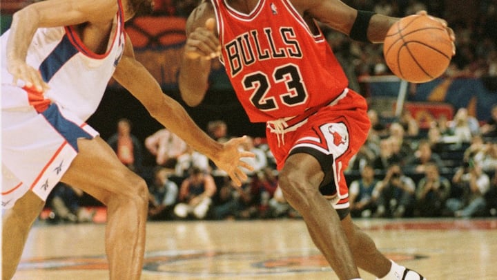 Michael Jordan (rechts)