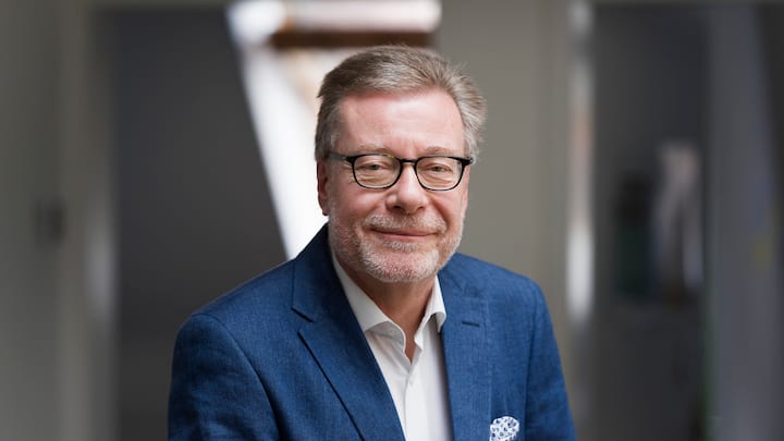 Dr. Dr. h.c. Markus Notter, Praesident der neunkoepfigen Unabhaengigen Experkenkommision (UEK) Administrative Versorgungen, Jurist und alt Regierungsrat des Kantons Zuerich, portraitiert am 3. Zwischenbilanzworkshop der UEK am 23. Mai 2018 in Bern. Der Bundesrat hat am 5. November 2014 eine unabhaengige Expertenkommission (UEK) eingesetzt. Sie untersucht das Thema der administrativen Versorgungen und anderer fuersorgerischer Zwangsmassnahmen in der Schweiz bis 1981.  