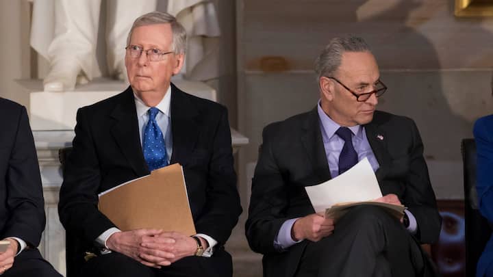 Mitch McConnell (l.) und Charles Schumer