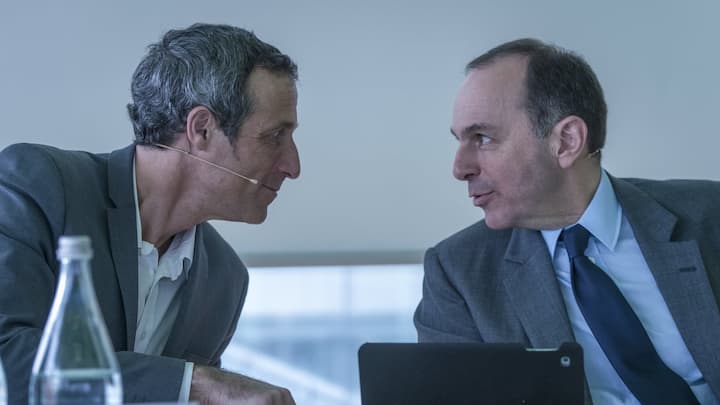 Christoph Tonini, Vorsitzender der Unternehmensleitung Tamedia, links, und Pietro Supino, Verwaltungsratspraesident Tamedia, rechts, praesentieren die Jahresbilanz 2017 von Tamedia, am Dienstag, 13. Maerz 2018, in Zuerich. (KEYSTONE/Melanie Duchene)