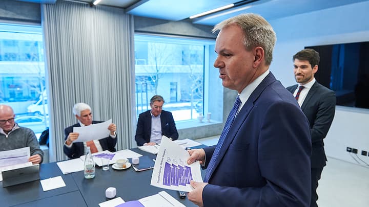 Valiant-Experten Markus Umbricht (im Vordergrund) und Reto Hohl