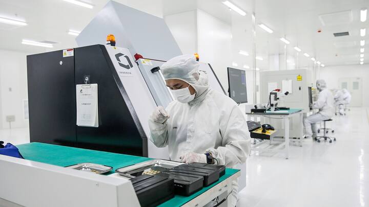 SANMENXIA, CHINA - JULY 15: An employee works in the workshop of a chip manufacturing enterprise on July 15, 2021 in Sanmenxia, Henan Province of China. (Photo by Sun Meng/VCG via Getty Images)