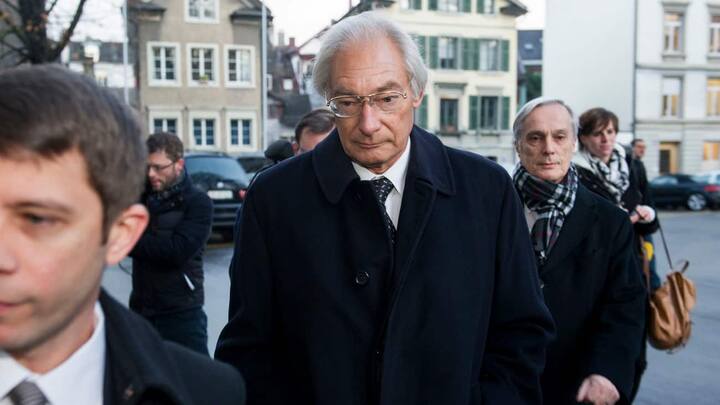 Rolf Erb und im Hintergrund sein Anwalt Lorenz Erni