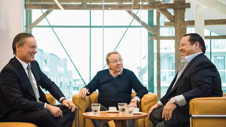 Wolfgang Marguerre (M.) uns seine Soehne Frederic (l.) und Tobias