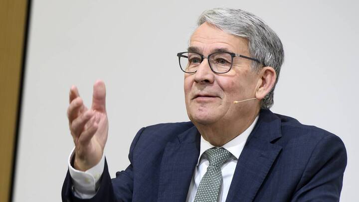 Urs Schwaller, Praesident des Verwaltungsrats, Schweizerische Post AG, spricht waehrend der Bilanzmedienkonferenz die Post, am Donnerstag, 12. Maerz 2020, in Bern. (KEYSTONE/Anthony Anex)