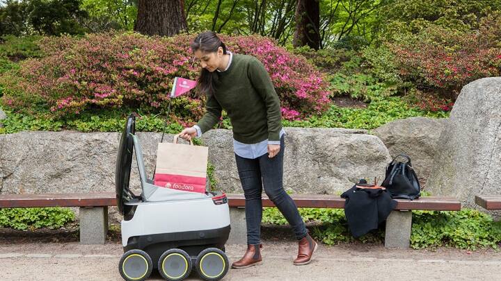 Roboter anstatt Velokuriere: Der Lieferdienst Foodora, der zu Delivery Hero gehört, testete einen Roboter in Hamburg. 