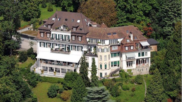 Neue SchaltzentraleDie Villa von Jörg Bucherer in Meggen wird zum Sitz der Stiftung umgebaut.