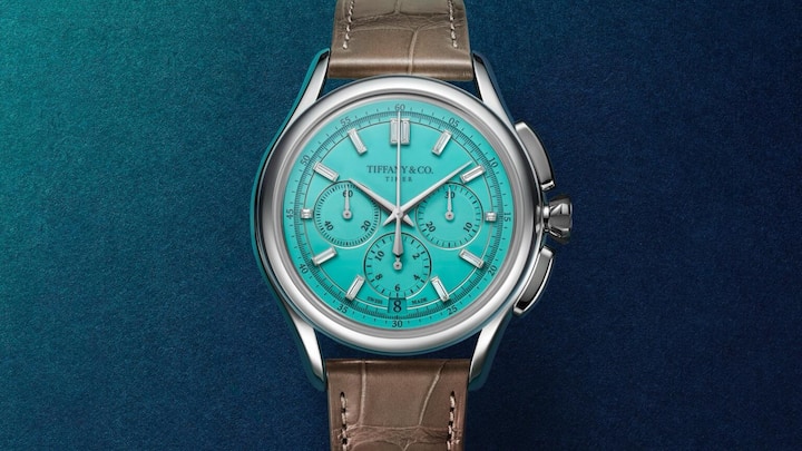 <p>Bei der LVMH Watch Week in Mailand zeigt die Marke ihre Uhrenhistorie seit 1847. Highlight ist die limitierte Tiffany Timer mit Platin-Gehäuse und exklusivem Zenith-Werk.</p>