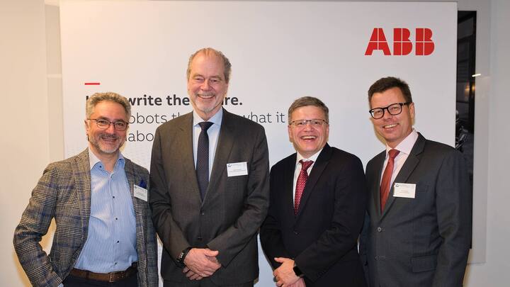 Die Sponsoren:Domenico Gaito, Volvo Car Switzerland AG;Mats RÃ¶nneskog, Lombard International Assurance SA;Otto Preiss, COO Digital, ABB;Martin BÃ¼sser, SAAB Switzerland