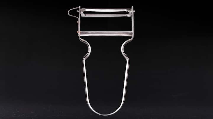 Sparschäler mit Querklinge.