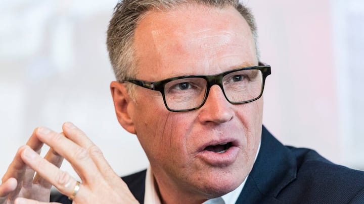 Andreas Meyer, CEO der SBB, spricht ueber die Vergabe der Fernverkehrskonzessionen durch das Bundesamt fuer Verkehr BAV, am Freitag, 4. Mai 2018 in Bern. (KEYSTONE/Alessandro della Valle)