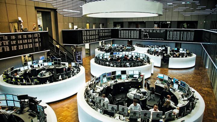 frankfurt am MainDie Broker an der Frankfurter Börse konnten an ihren Bildschirmen zahlreiche neue Rekorde des DAX verfolgen. Nun soll sich die Hausse auf Small und Mid Caps ausdehnen: Im MDAX sind die Höchststände noch weit entfernt.