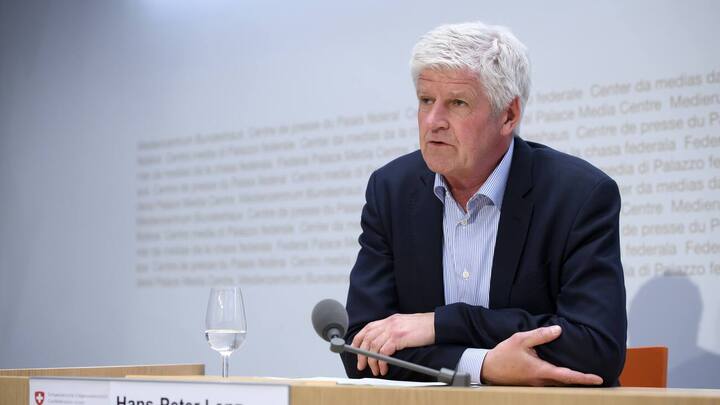 Hans-Peter Lenz, Leiter Krisenmanagementzentrum EDA, spricht waehrend einer Medienkonferenz ueber der Coronavirus (COVID-19), am Montag, 23. Maerz 2020 in Bern. (KEYSTONE/Anthony Anex)