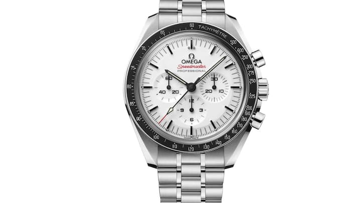Omega Speedmaster Professional Die Moonwatch im 42-mm-Stahl­gehäuse mit weissem Zifferblatt ist das neue und bislang hellste Kapitel in der Legende ohne Ende. 7700 Fr.