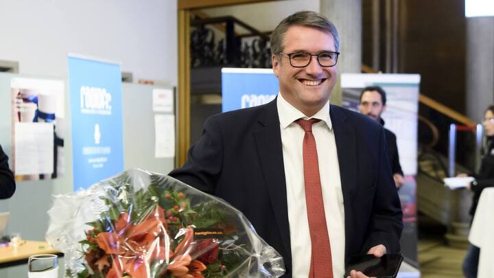 Christian Levrat, candidat PS au Conseil des Etats, centre, est photographie lors de la journee des resultats du second tour des elections au Conseil des Etats, ce dimanche, 10 novembre 2019 a Fribourg. (KEYSTONE/Anthony Anex)