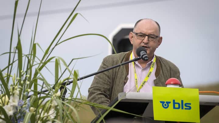 Rudolf Staempfli, Praesident des Verwaltungsrats BLS, spricht beim offiziellen Festakt, anlesslich der Eroeffnung des Rosshaeuserntunnel, am Samstag, 25. August 2018, in Rosshaeusern bei Bern. (KEYSTONE/Marcel Bieri)
