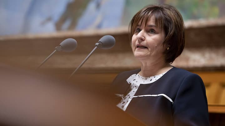 Nationalratspraesidentin Marina Carobbio spricht waehrend eines Oeffentlichen Podiumsgespraech betitelt als "berufe: frauen koennen alles", im Nationalrat, am Donnerstag, 7. Maerz 2019, in Bern. (KEYSTONE/Anthony Anex)