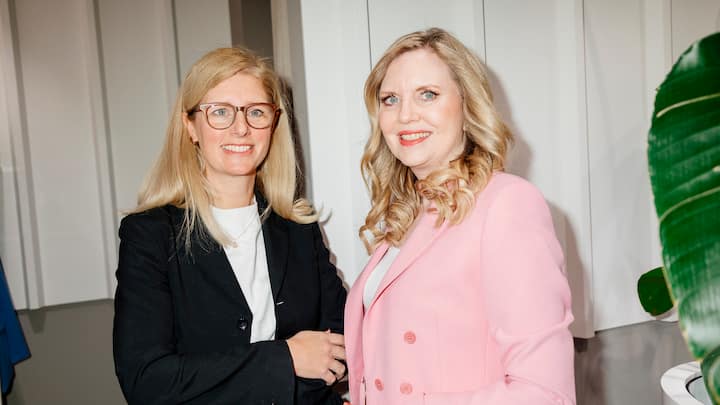 Anne-Barbara Luft mit PKZ-CEO Manuela Beer