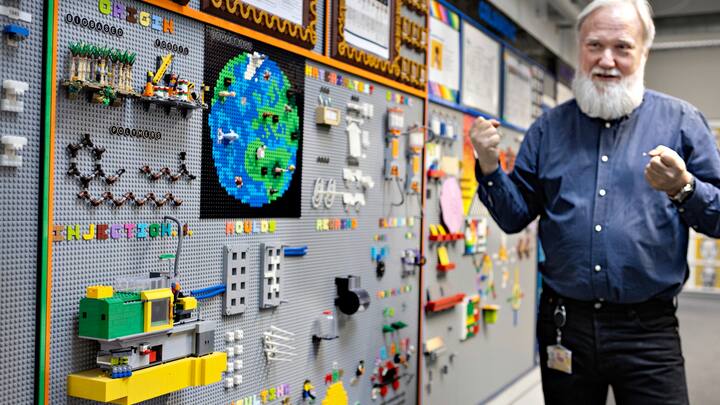 Seit 35 Jahren im Einsatzfür LegOLaborchef Søren Kristiansen baut Prozesse auch aus den Plastiksteinen nach.
