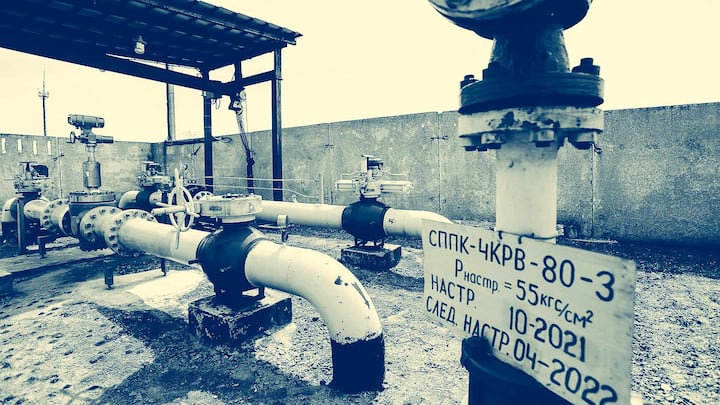 A sign indicating gas pressure at the interconnection point of two gas pipelines at the natural gas measuring station operated by Moldovatransgaz Srl, a subsidiary of MoldovaGaz SA, in Causeni, Moldova, on Tuesday, May 3, 2022. Natural gas deliveries to Moldova are proceeding as usual, even though the authorities in Chisinau have failed to conduct an independent audit of historical debt to Russian Supplier Gazprom PJSC. Photographer: Valeria Mongelli/Bloomberg