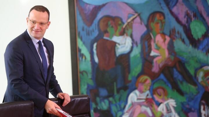 BERLIN, GERMANY - SEPTEMBER 26:  Health Minister Jens Spahn (CDU) arrives for the weekly German federal Cabinet meeting on September 26, 2018 in Berlin, Germany. High on the meeting's agenda was discussion of improving patient health care services.  (Photo by Adam Berry/Getty Images)