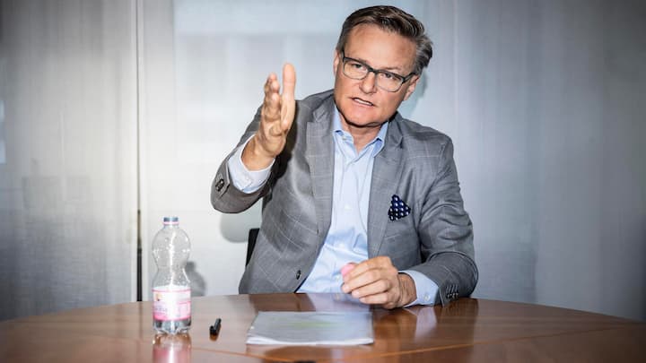 Irminger hat die Stufe des ihm bisher vorangestellten Chefs des Handelsdepartements übersprungen.