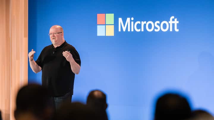 Der Informatiker startete seine Karriere bei Google, bevor er als Chefingenieur zu Linkedln ­wechselte. Kurz nachdem Microsoft das Businessnetzwerk übernommen hatte, wurde er zum ­Technologiechef von Microsoft befördert.