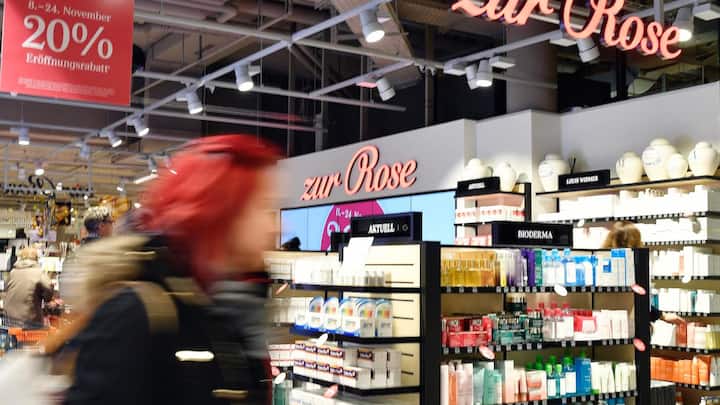 Die Gesundheit ist die zweite Baustelle des Migros-Konzern: Inzwischen gehören Arztpraxen, Zahnarztzentren, und jüngst das inländische Apothekengeschäft Zur Rose zum orangen Riesen.