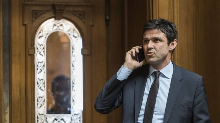 Matthias Aebischer, SP-BE, telefoniert an der Sondersession des Nationalrats, am Donnerstag, 9. Mai 2019 im Nationalrat in Bern. (KEYSTONE/Alessandro della Valle)