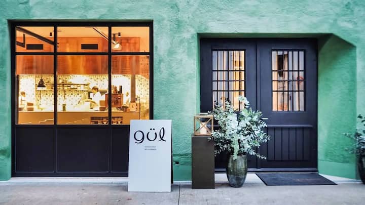 ELIF OSKANS RESTAURANT Das «Gül» im Zürcher Nightlife-Kreis 4 ist für die modernisierte Form der türkischen Küche bekannt. Immer bestens besucht.