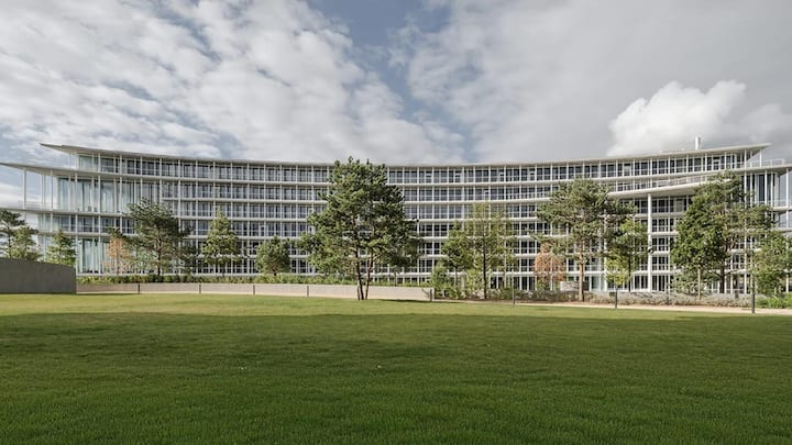 <p>Neuer Hauptsitz von Lombard Odier. Der Entwurf stammt vom Schweizer Architekturbüro Herzog &amp; de Meuron. </p>