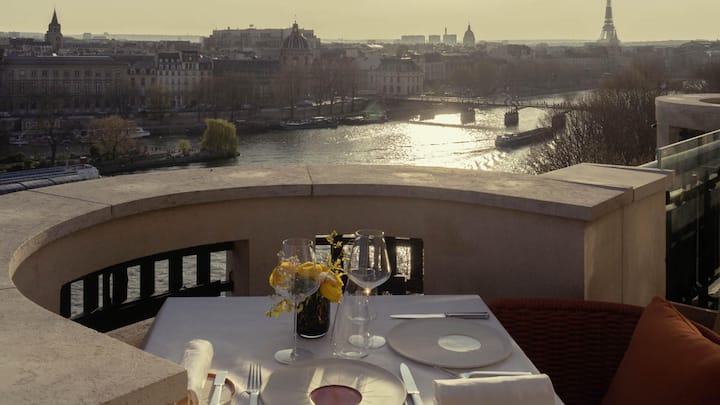 <p>Cheval Blanc Paris</p>