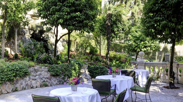 <p>Hotel de Russie</p>