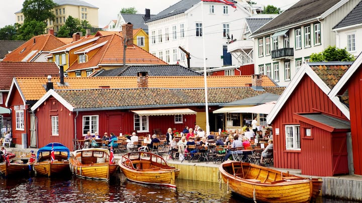 <p>Das malerische Küstenstädtchen Kragerø an der Südküste Norwegens lockt im Sommer Natur- und Kunstliebhaber an.</p>
