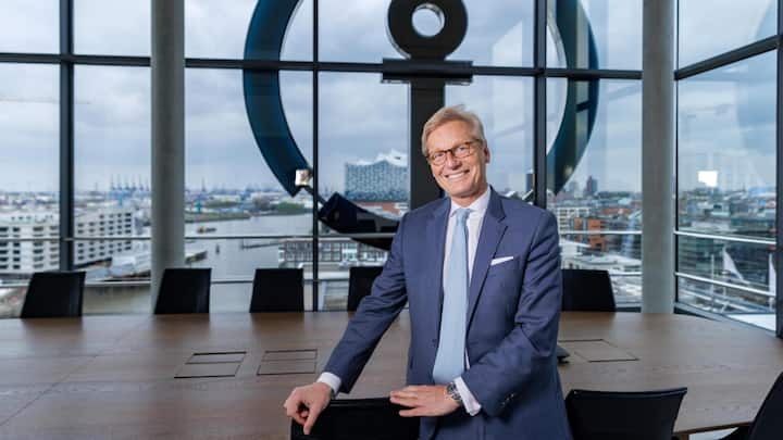 <p>Klaus-Michael Kühne und sein langjähriger Vertrauter Karl Gernandt (Bild) haben eine spezielle Beziehung.</p>