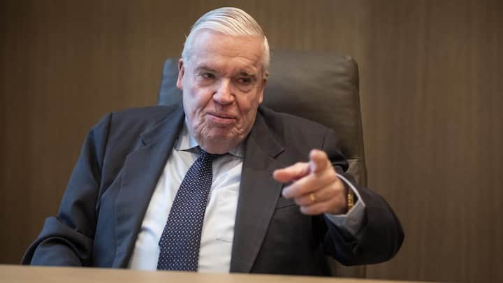 <p>Klaus-Michael Kühne investiert über seine Stiftung in Ausbildung, Medizin, Kultur und Klimaschutz.</p>