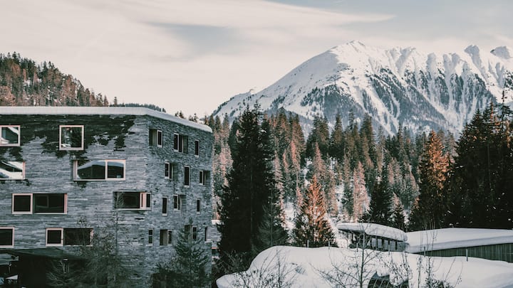 <p>Rundumpaket: Die Weisse Arena betreibt mehrere Hotels wie das Rocksresort bei der Talstation in Laax.</p>