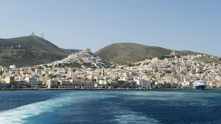 Syros in Griechenland bietet alles, was man in den Griechenland-Ferien will – aber mit viel weniger Gedränge.