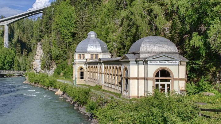 Die Büvetta Tarasp in Scoul steht seit Jahren leer und zerfällt.